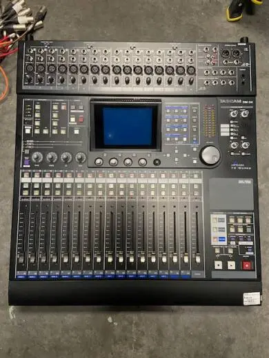 TASCAM DIG CONSOLE 24X8